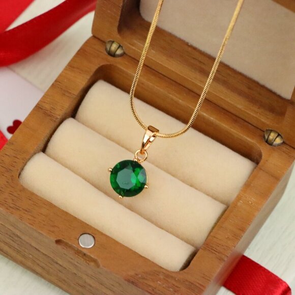 "Elegant Green Pendant with Gold Plated Finish for Chic Everyday Style, XPPT1667 - Picture 7 of 13